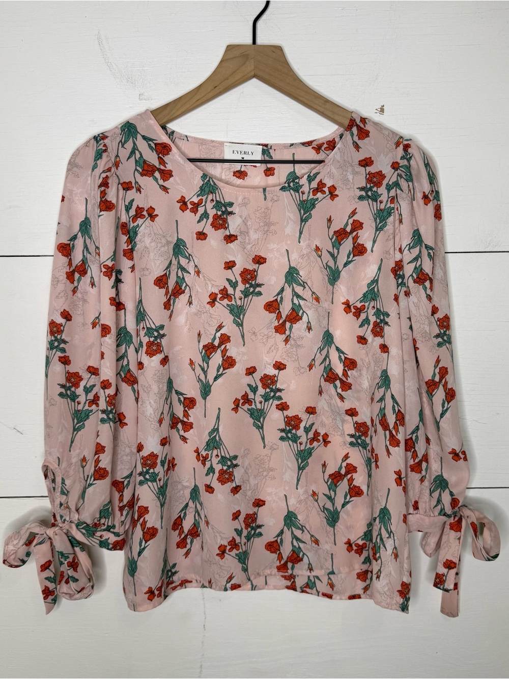 Everly • Blush Pink Floral Tie-Cuff Blouse Size Medium